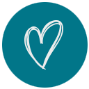 Χριστουγεννιάτικη εικόνα, κόκκινο μπαλόνι με μια λευκή καρδιά στη μέση